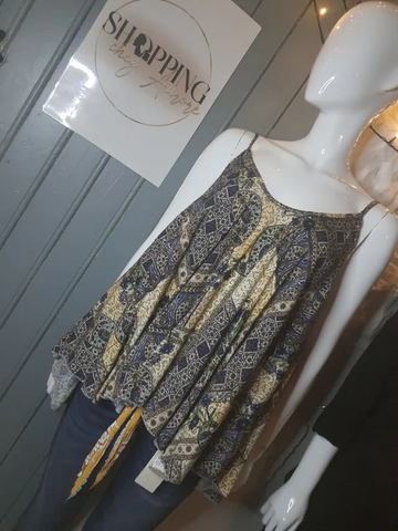 Notre magasin de vêtements vous propose une collection tendance avec des vêtements de qualité